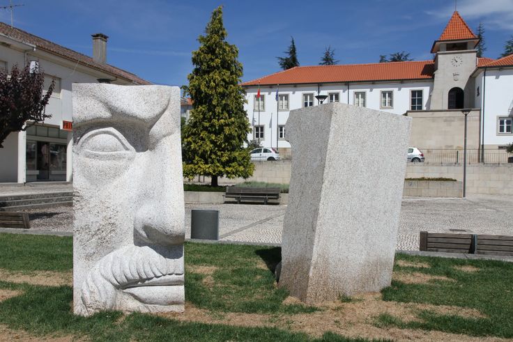 Escultura "Pedras de Identidade"