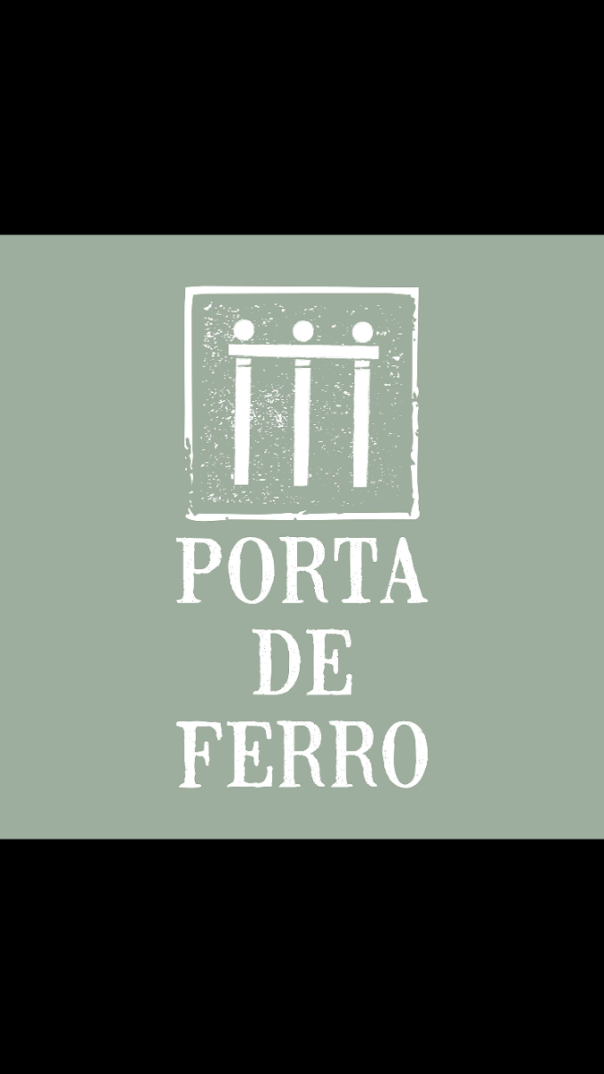 Porta De Ferro-móveis Antiguidades E Decorações Lda