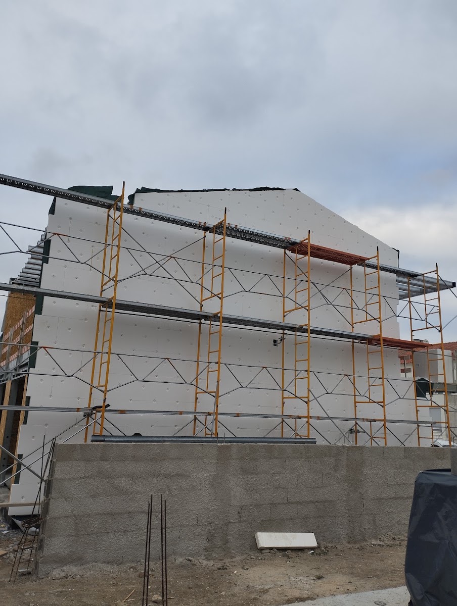 Capoto ladrilhador Alvenaria Remodelação Construção Civil Acabamento Reabilitação de Fachadas Pintura Impermeabilização foto 10