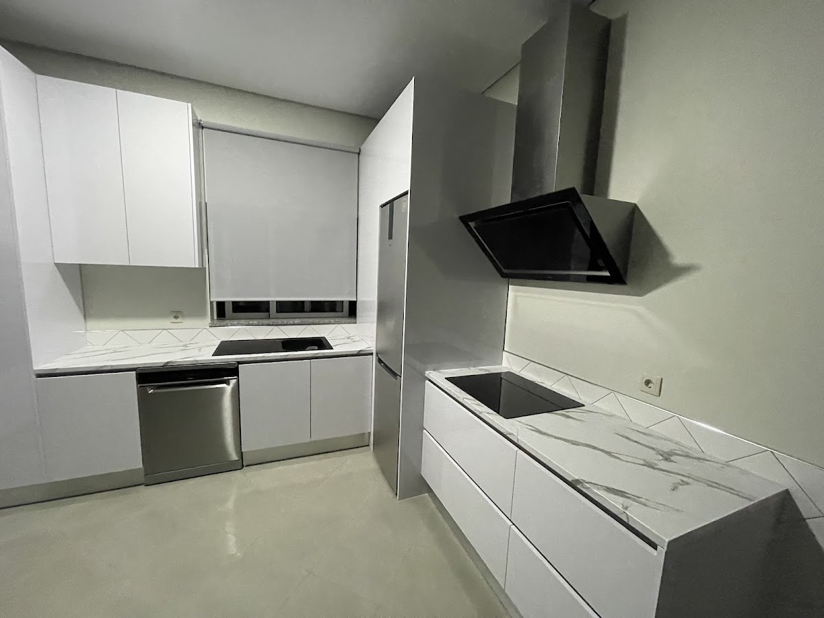 Carpintaria Montakit - Portas, Roupeiros e Cozinhas à Medida foto 4