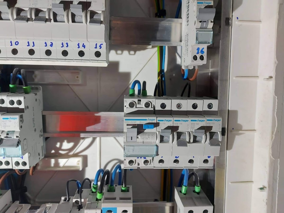 João Pimentel - Instalações Eléctricas foto 10